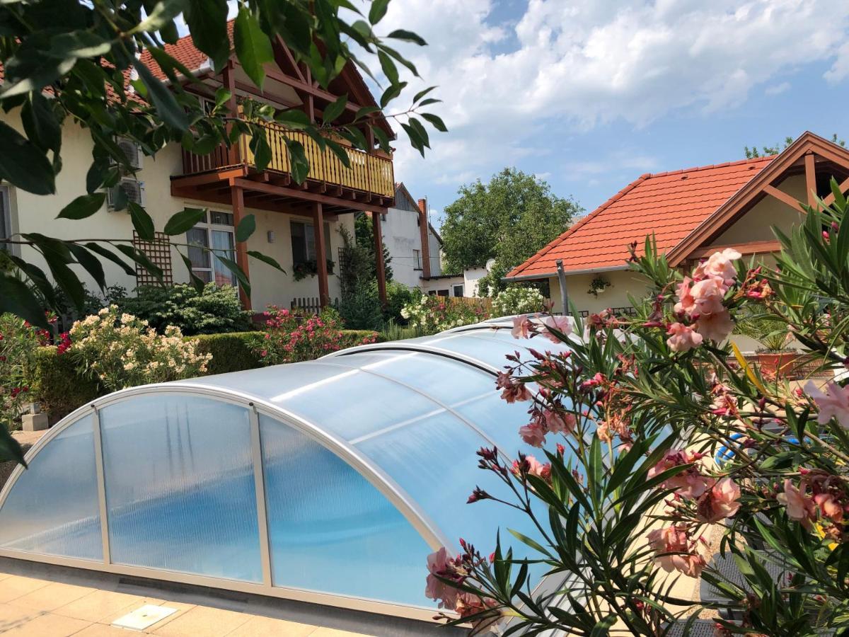 Haus Marika Hotel Siofok Luaran gambar