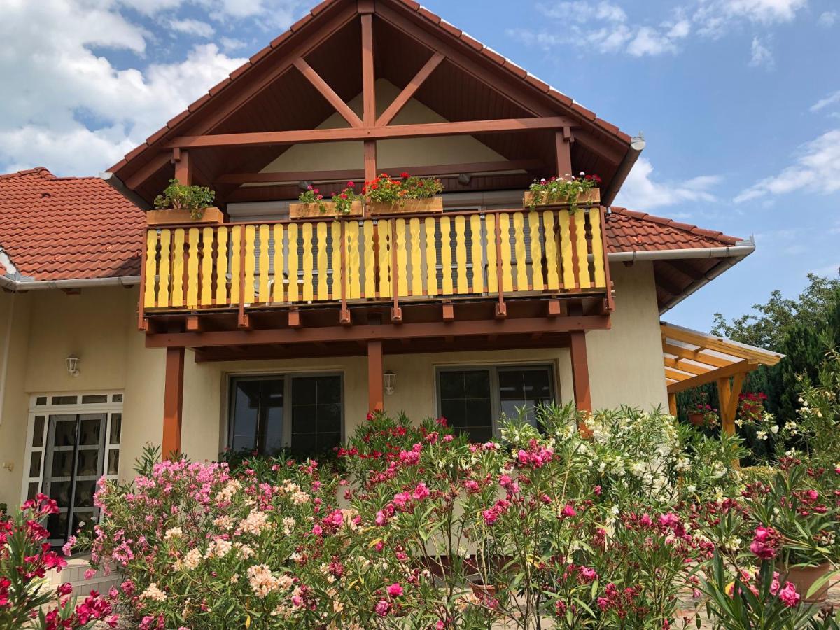 Haus Marika Hotel Siofok Luaran gambar
