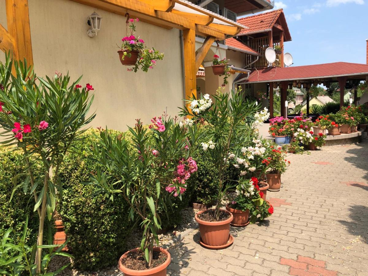 Haus Marika Hotel Siofok Luaran gambar