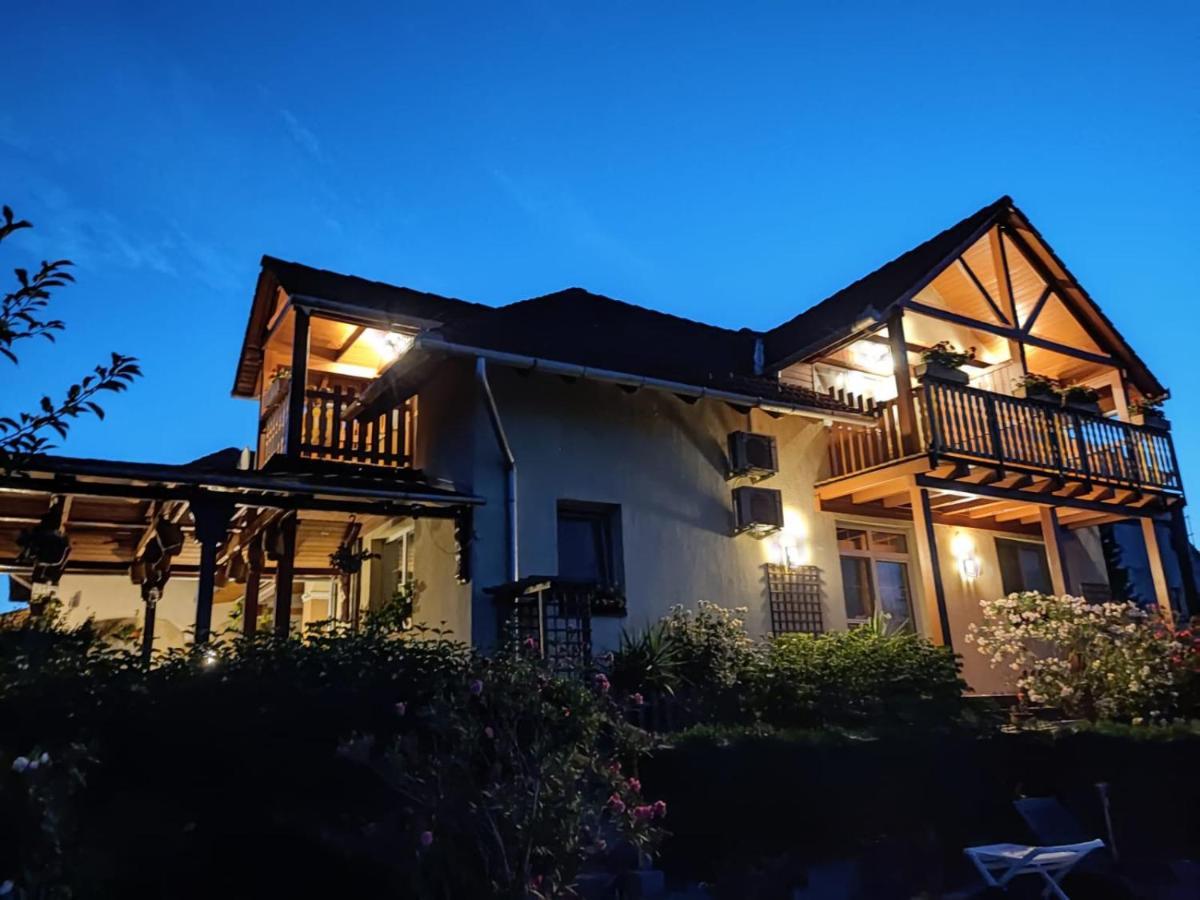Haus Marika Hotel Siofok Luaran gambar