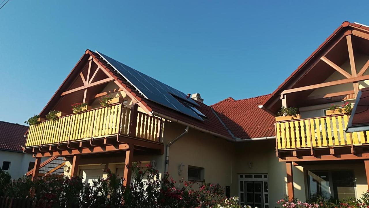 Haus Marika Hotel Siofok Luaran gambar