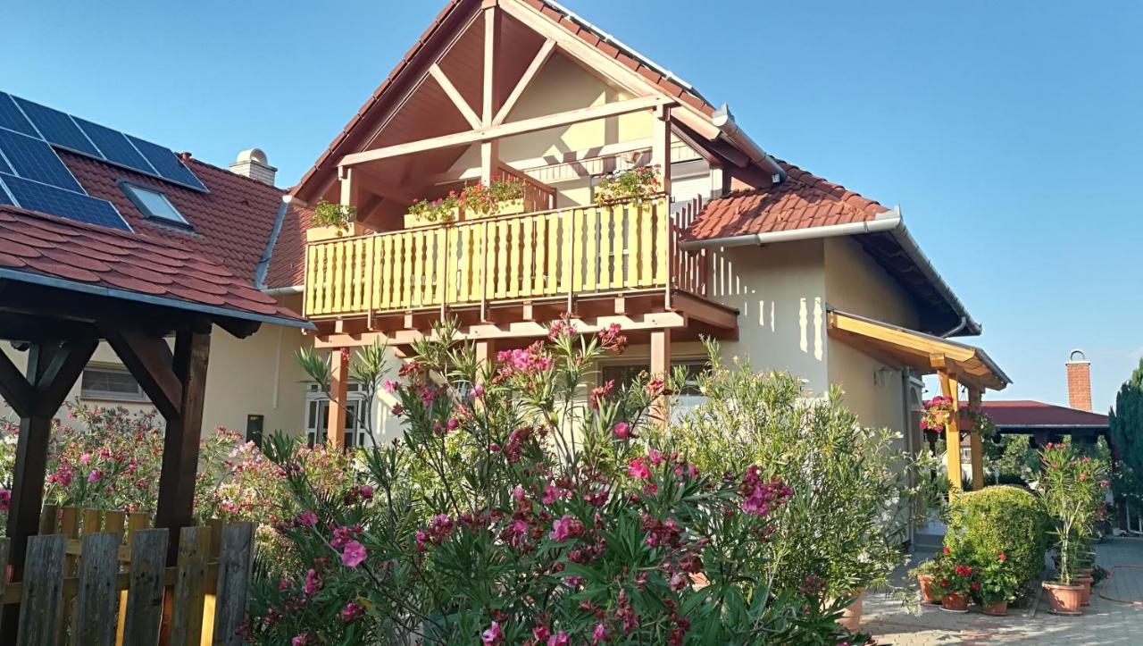Haus Marika Hotel Siofok Luaran gambar