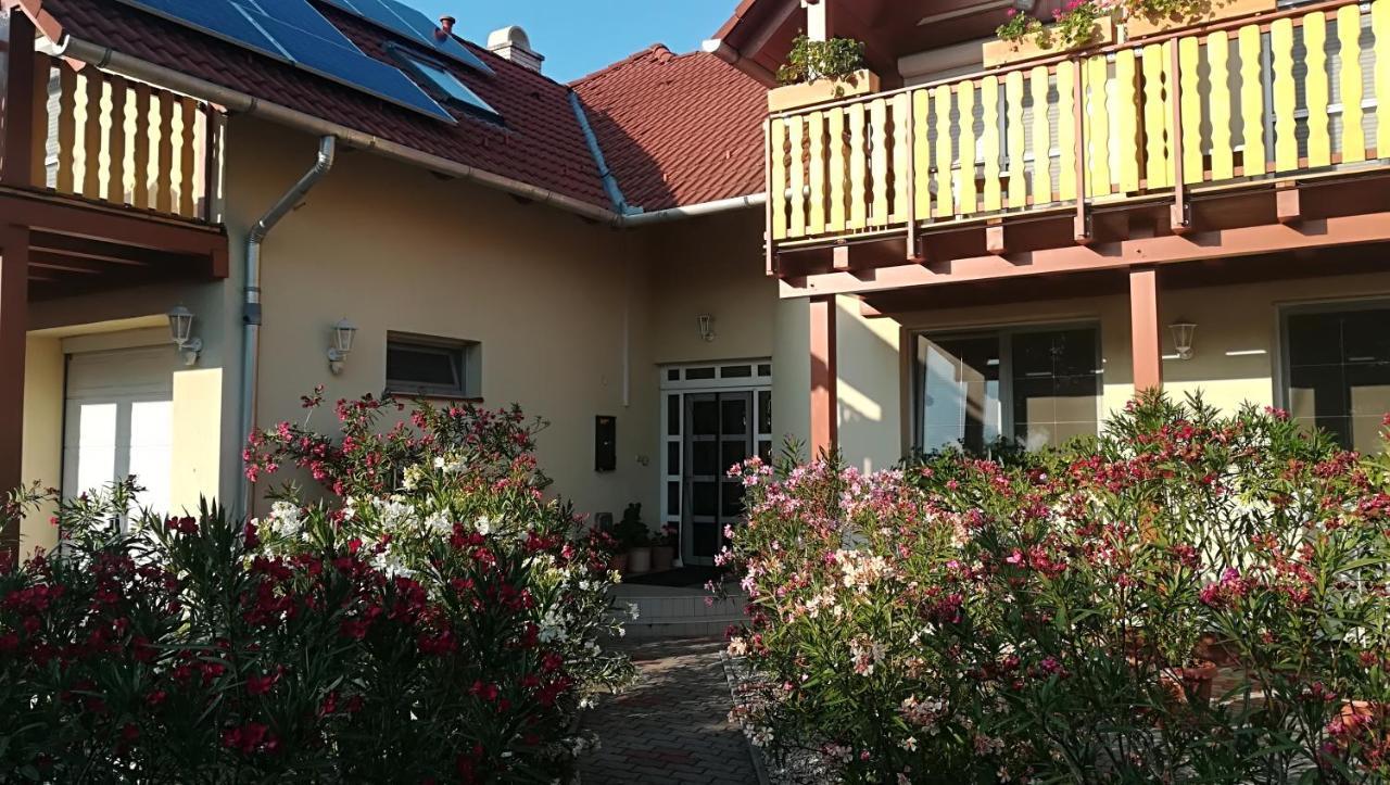 Haus Marika Hotel Siofok Luaran gambar