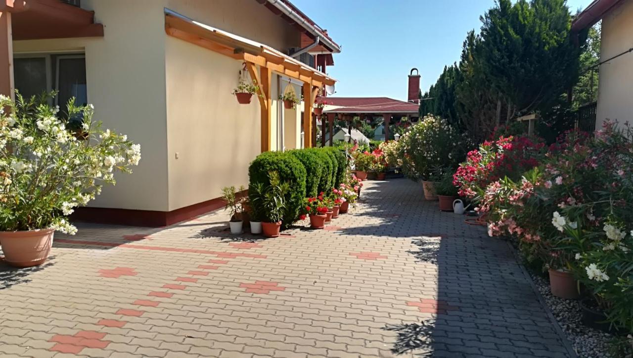 Haus Marika Hotel Siofok Luaran gambar
